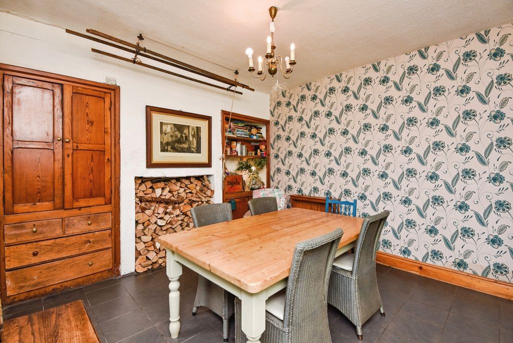 Property photo 3 of 16 Dining Room