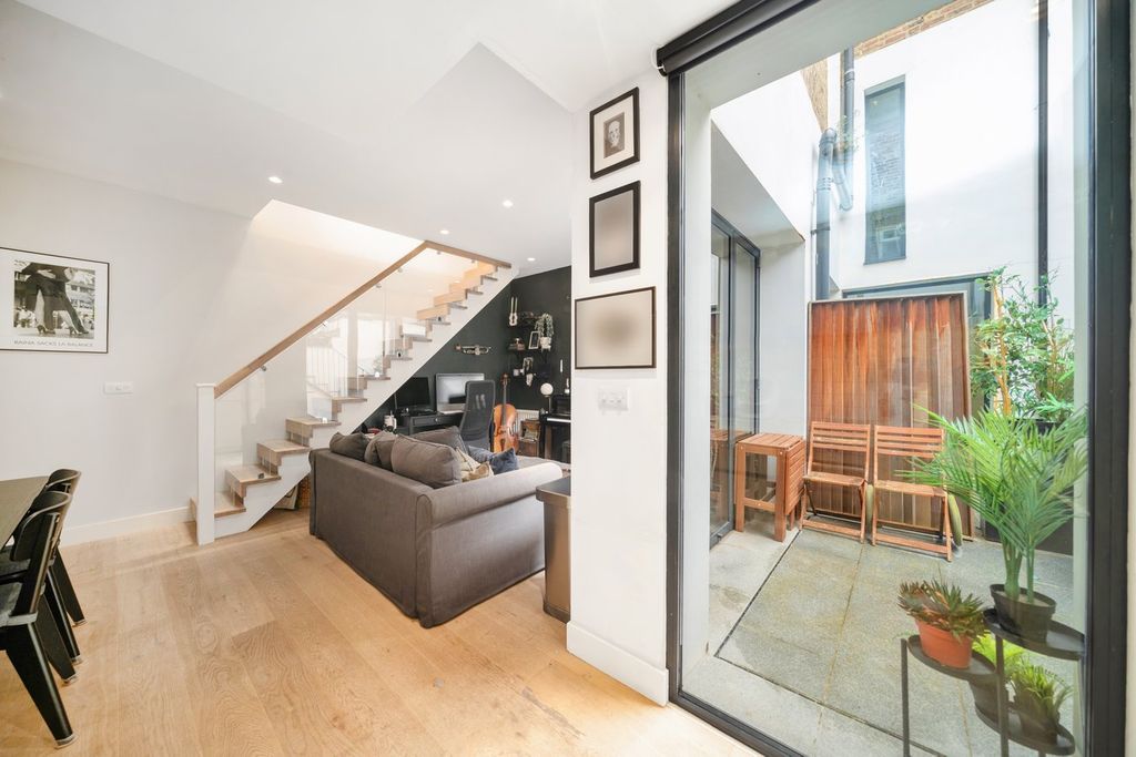 Property photo 2 of 7