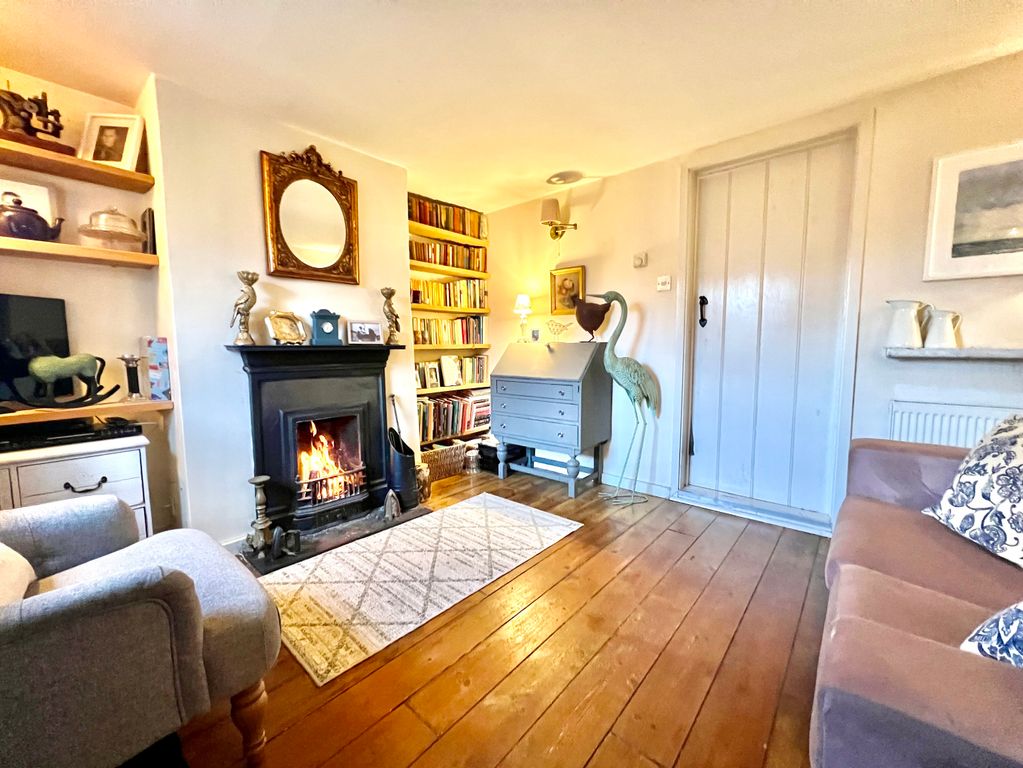 Property photo 3 of 17 Living Room