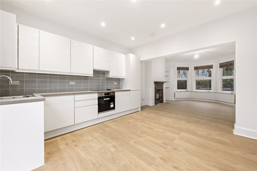 Property photo 2 of 15 Picture No. 17