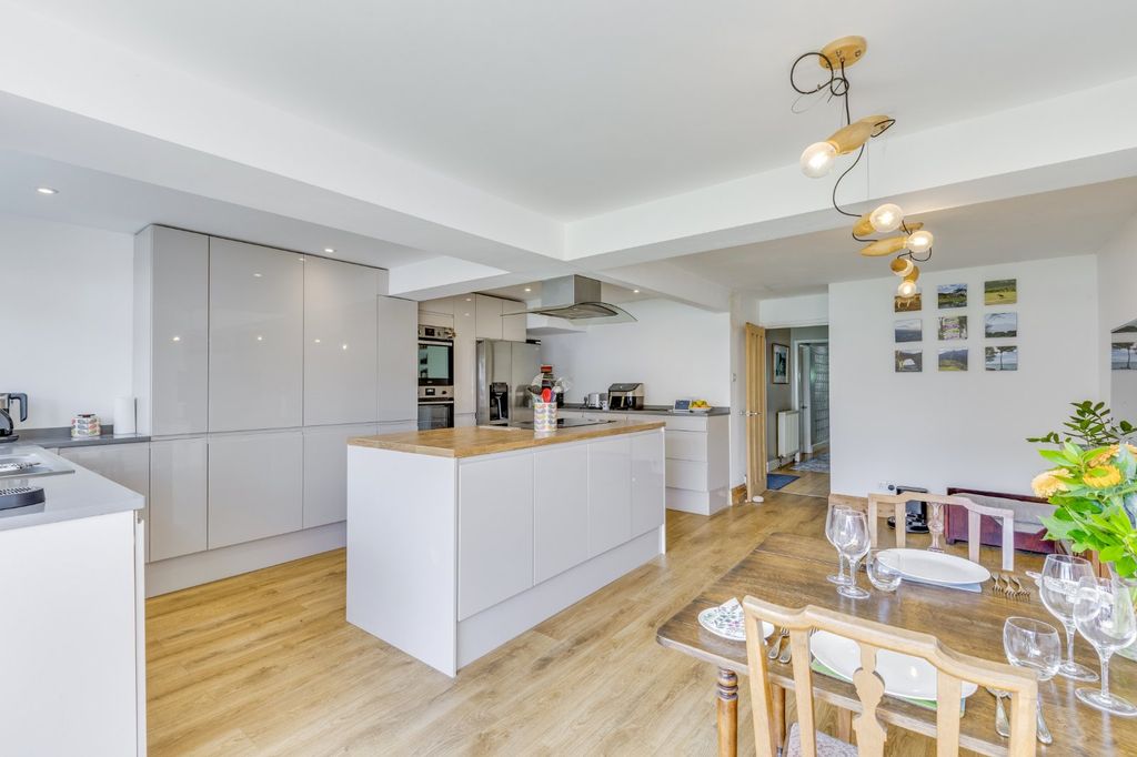 Property photo 2 of 16 Picture No. 35