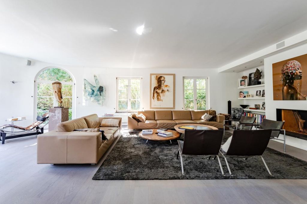 Property photo 3 of 18