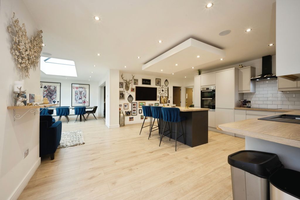 Property photo 1 of 47