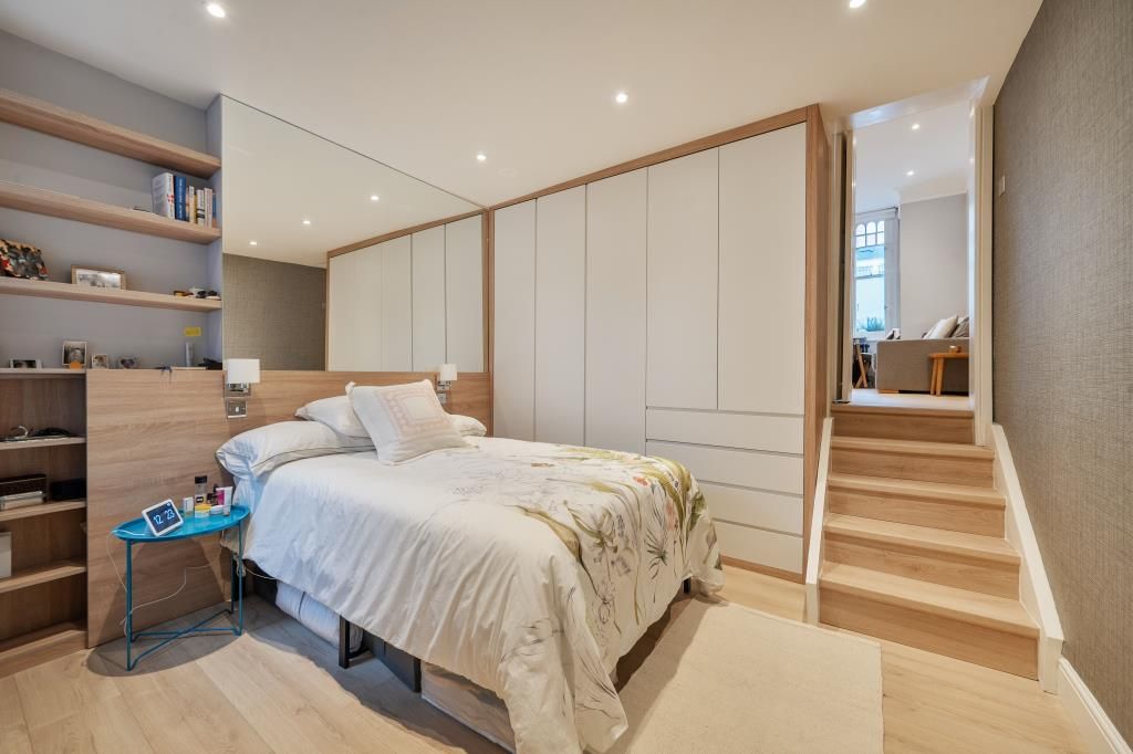 Property photo 2 of 15 Bedroom