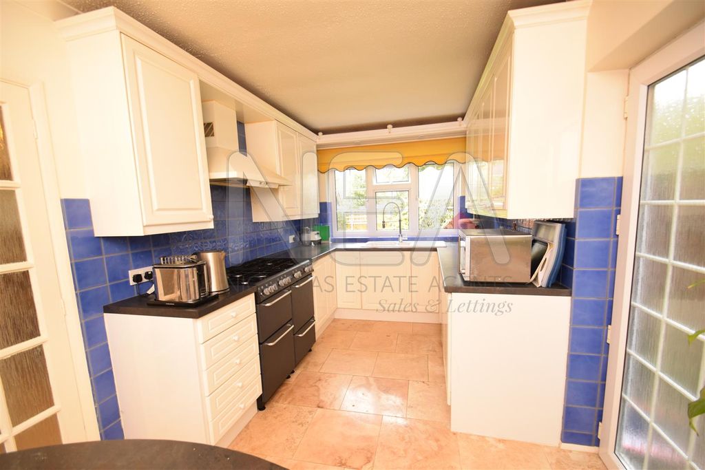 Property photo 2 of 12 Kitchen