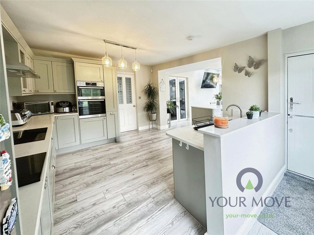 Property photo 2 of 28 Picture No. 10