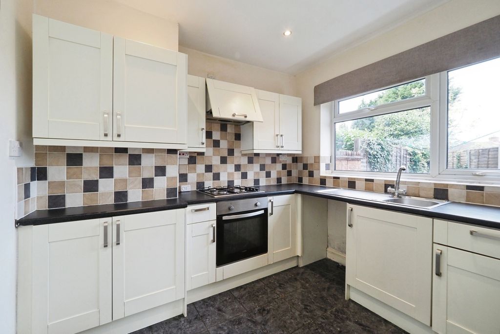 Property photo 3 of 17 Kitchen