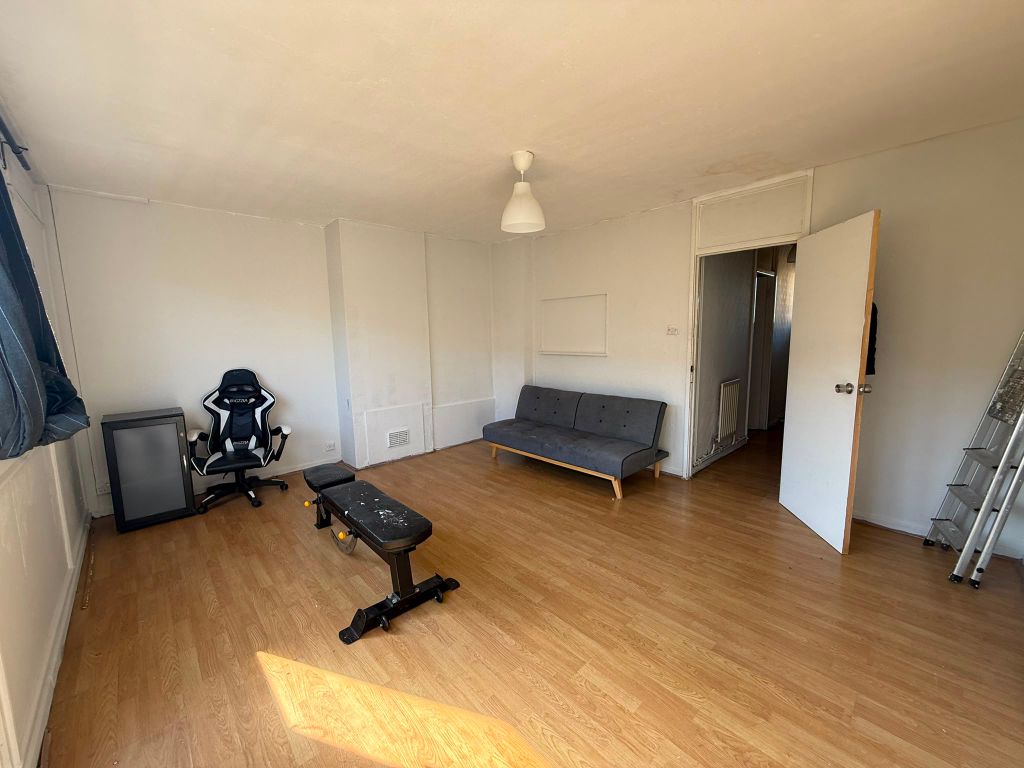 Property photo 3 of 12
