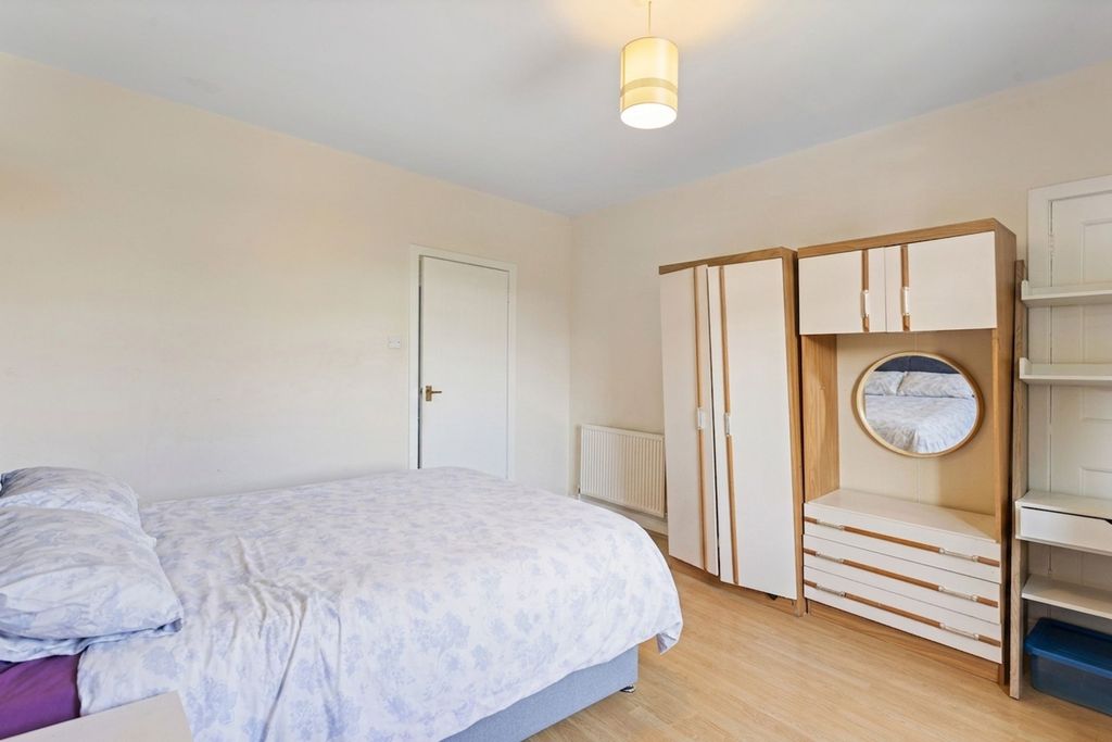 Additional image 2 of 3 bed flat for saleDundas Street, Bathgate EH48