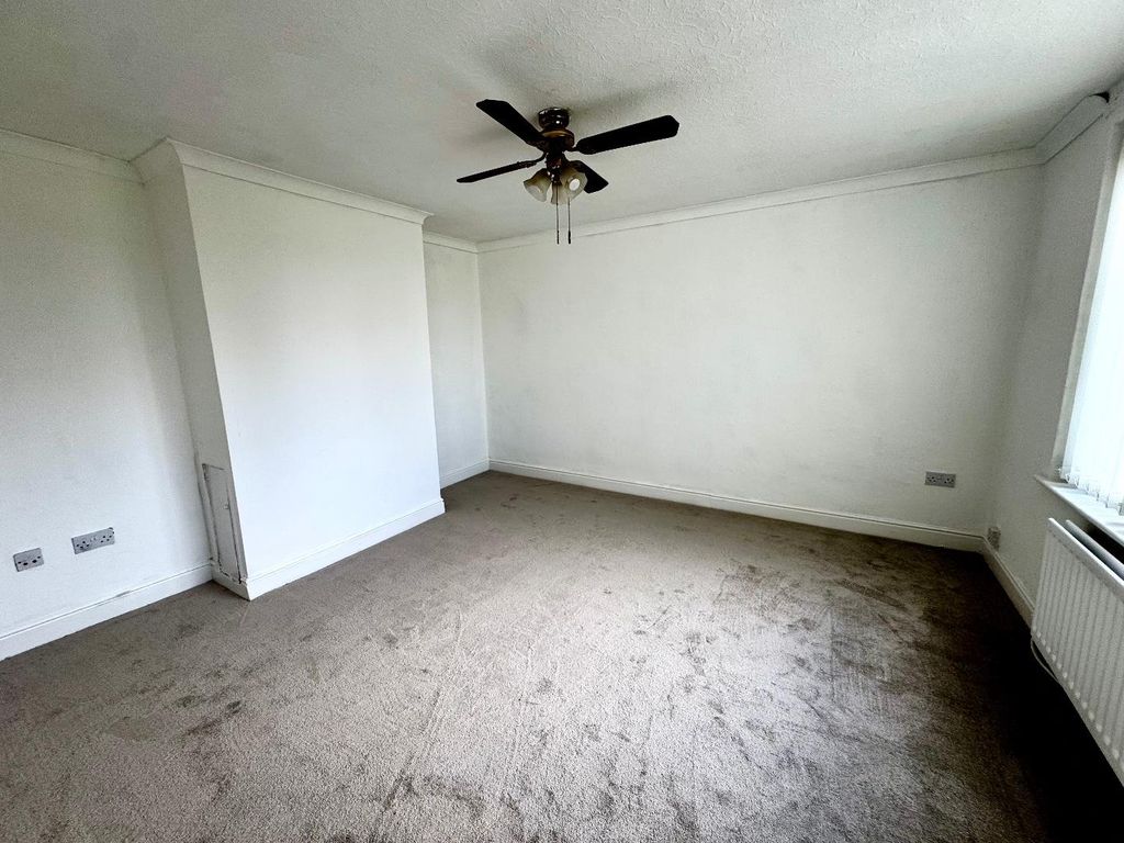 Property photo 2 of 10 Lounge