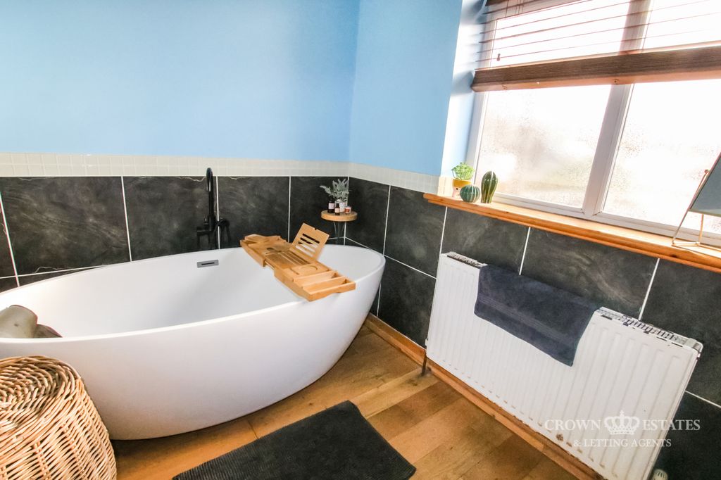 Property photo 2 of 28