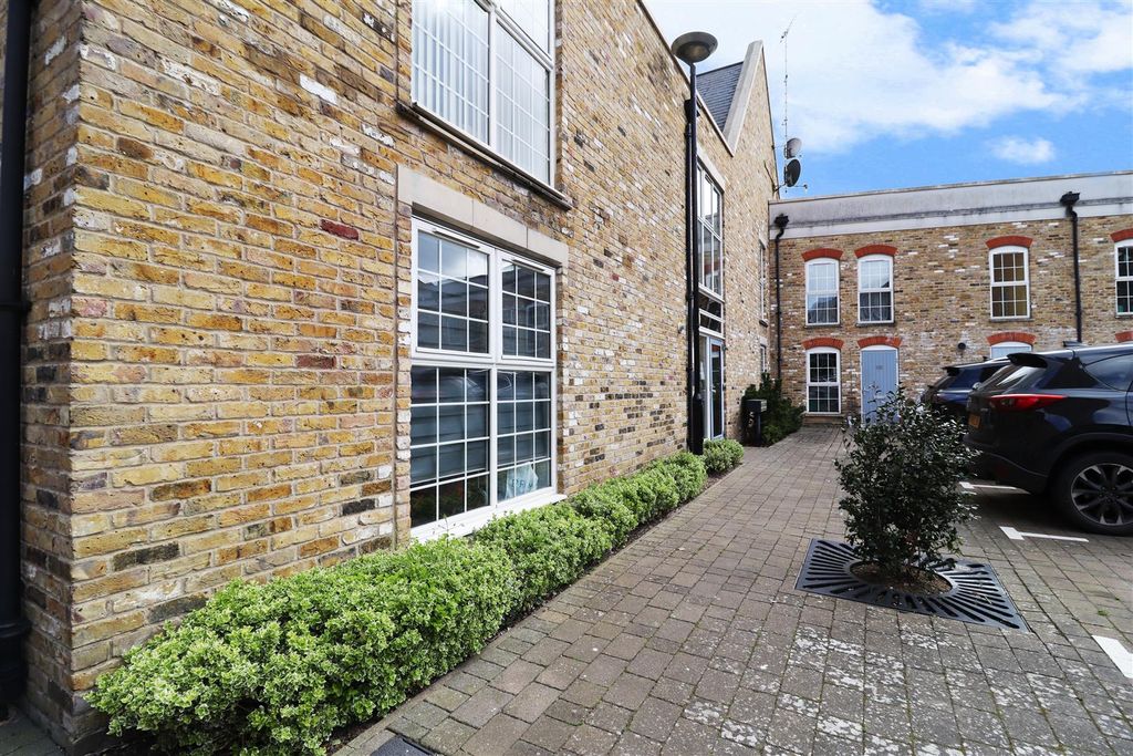 Property photo 2 of 12 Front