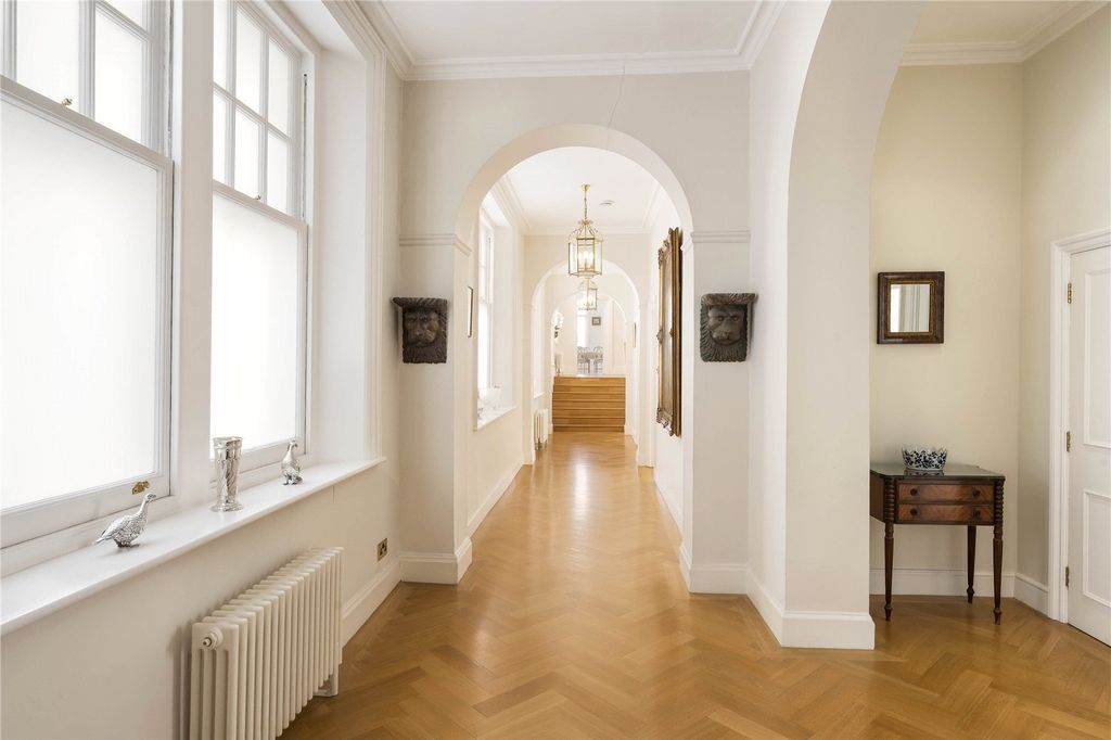 Property photo 2 of 13 Hallway