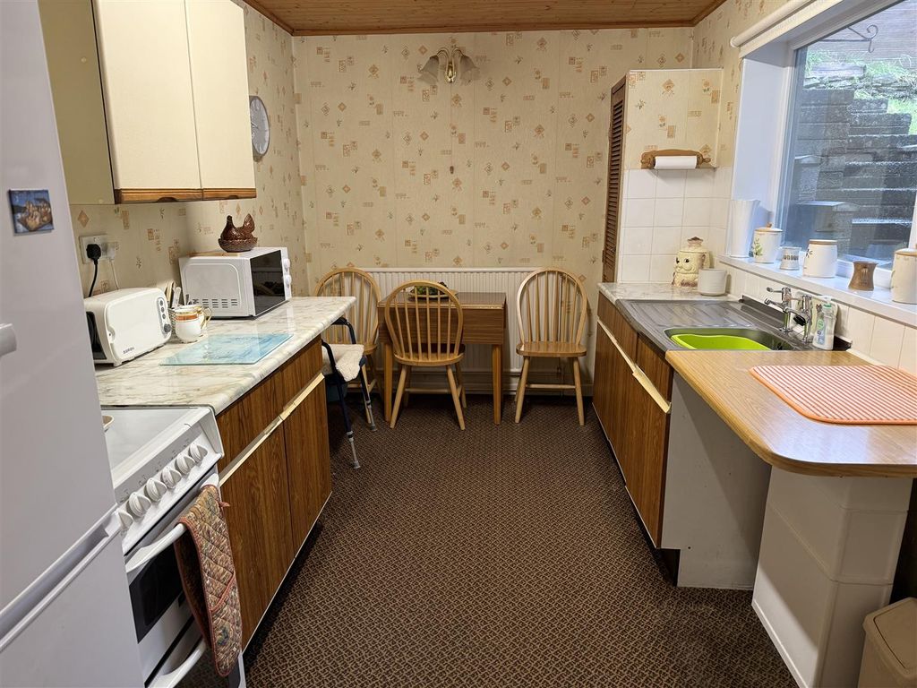 Property photo 2 of 21 Kitchen