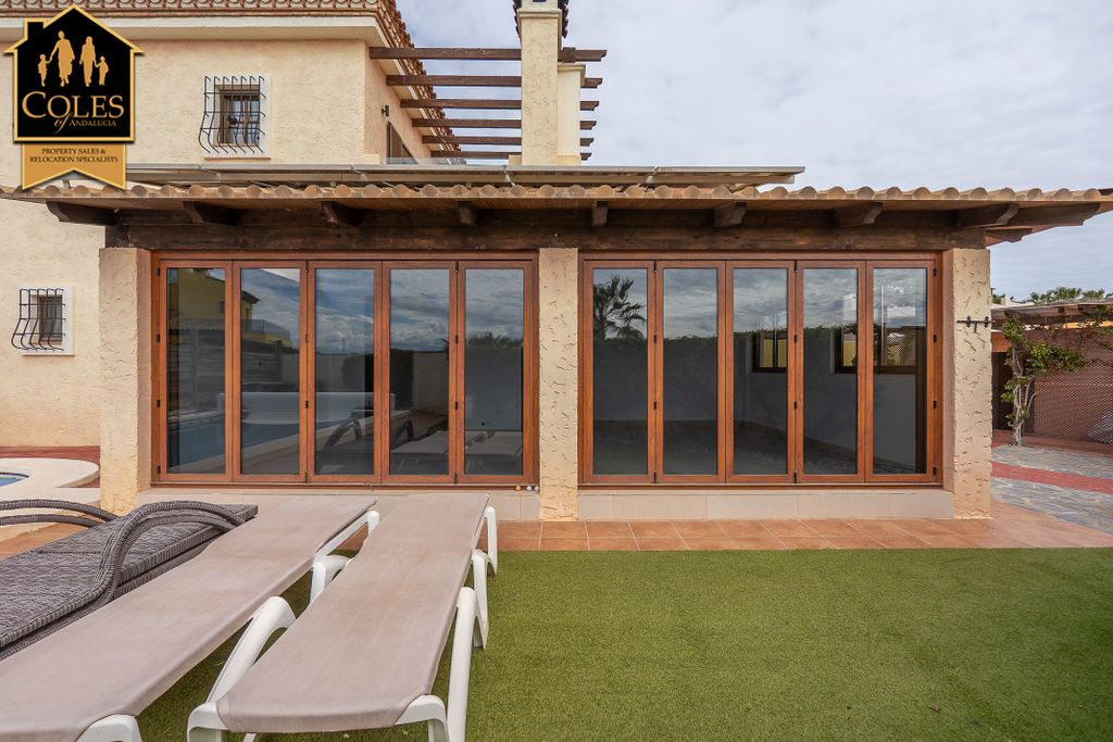 Property photo 3 of 28