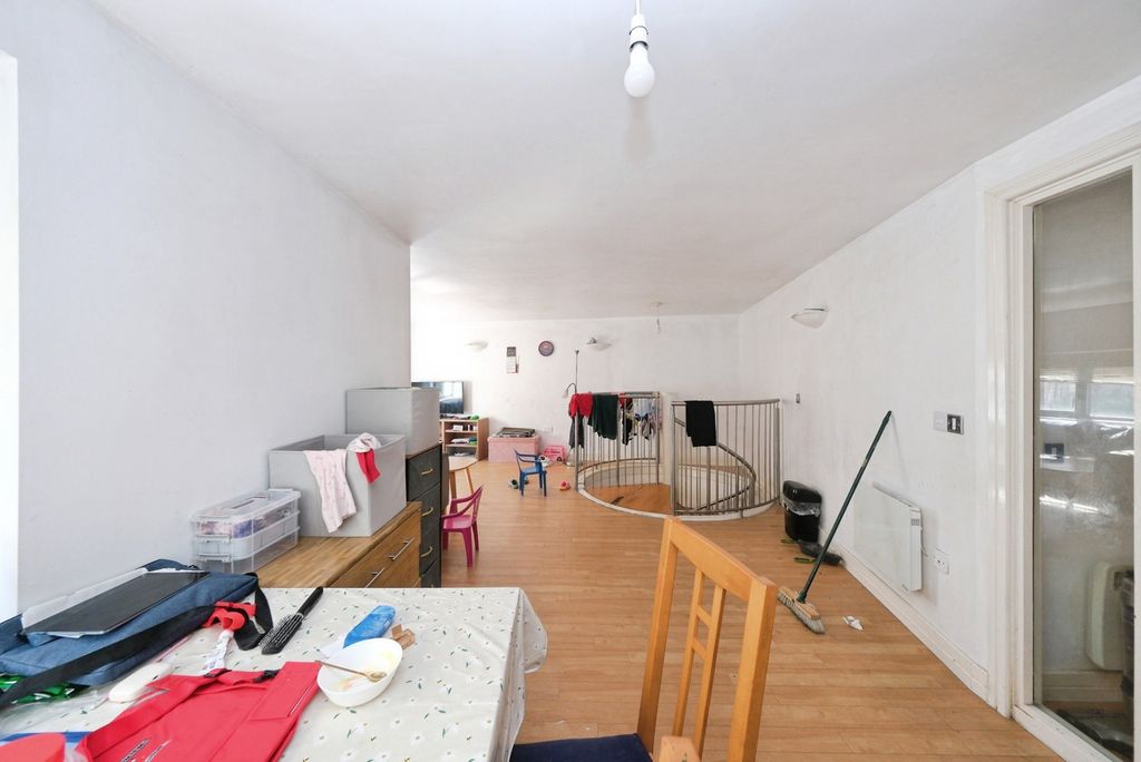 Property photo 2 of 20 Pbox-Img.Jpg