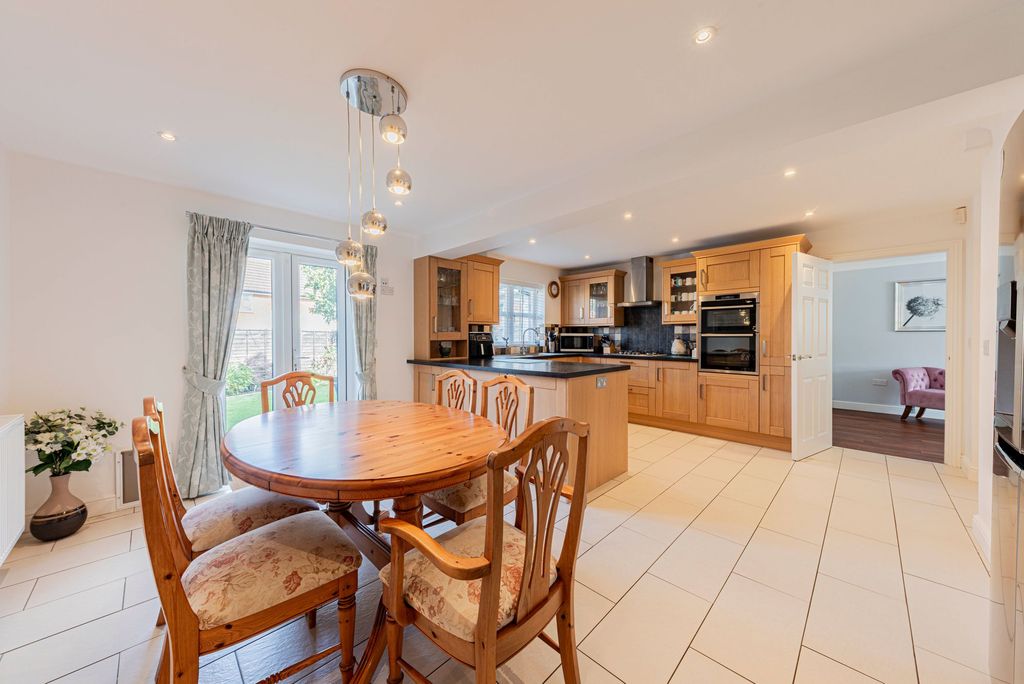 Property photo 3 of 37 Kitchen/Dining Room (1)