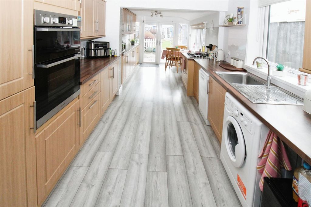 Property photo 2 of 17 Fitted  Breakfast Kitchen/Day Room