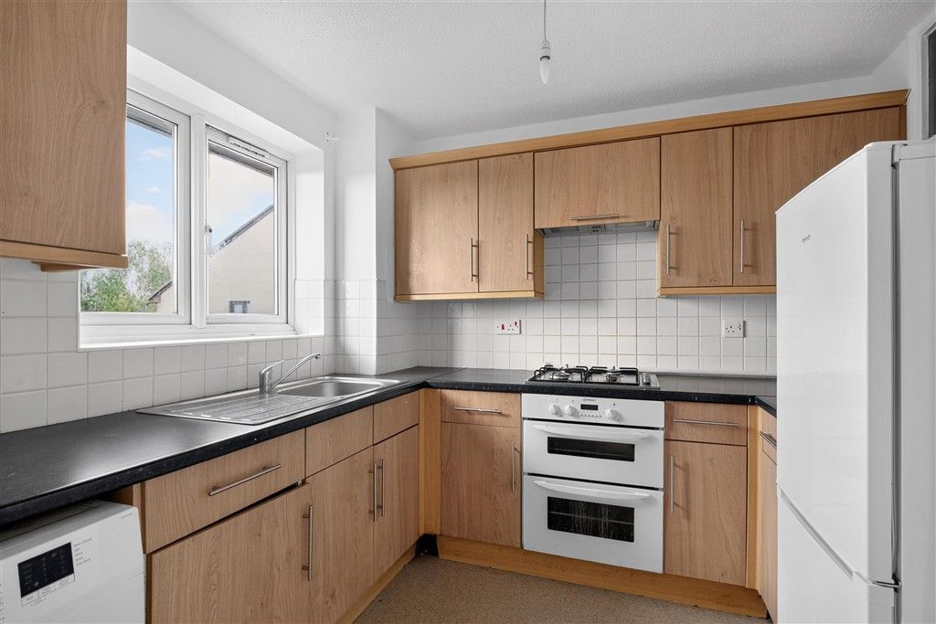 Property photo 3 of 8 Kitchen