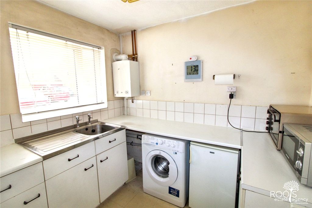 Property photo 3 of 12 Kitchen