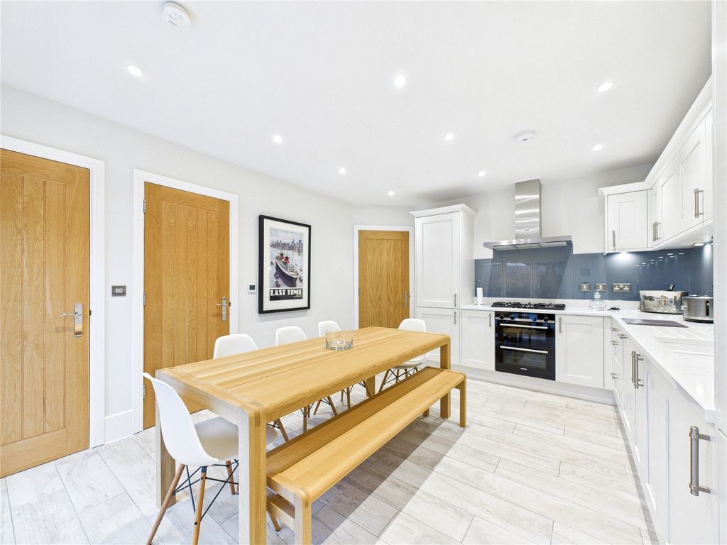 Property photo 3 of 15 3 - Picture No. 01