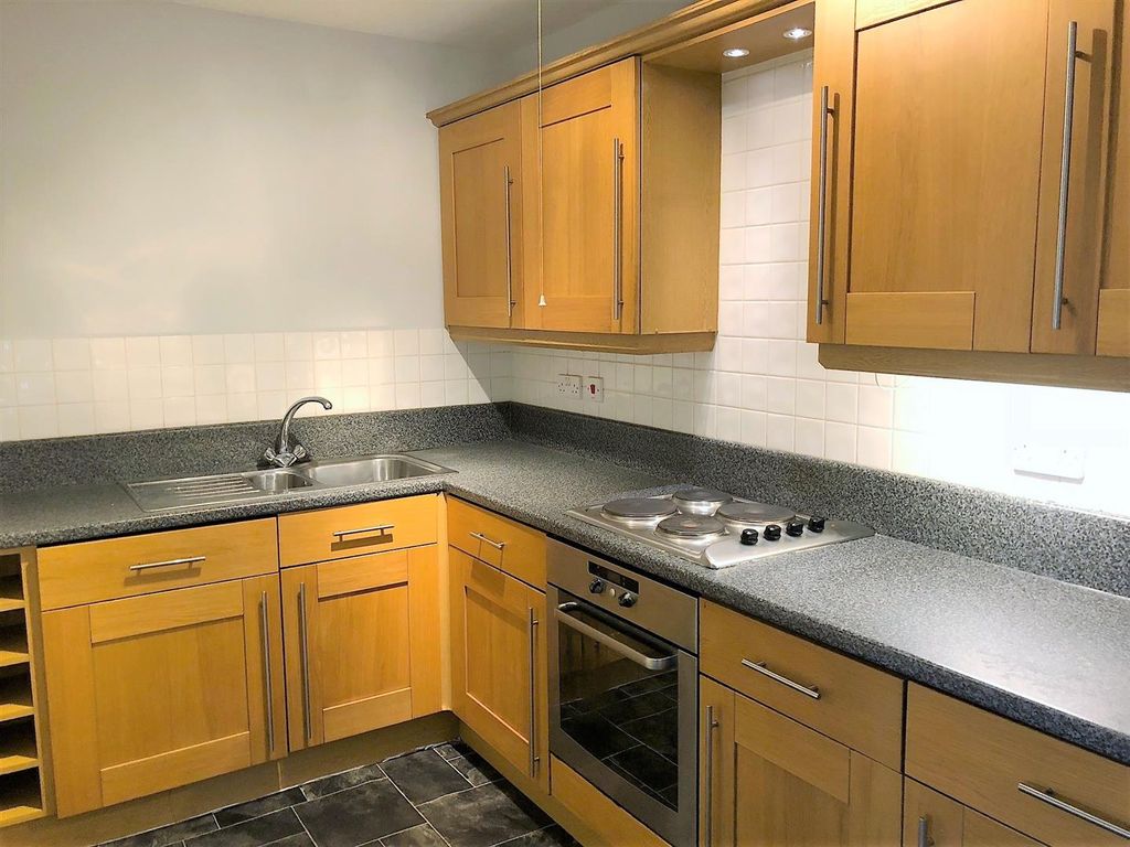 Property photo 2 of 18