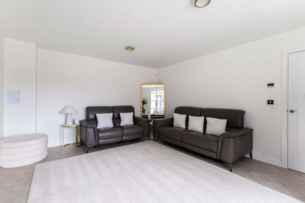 Property photo 2 of 20 Image