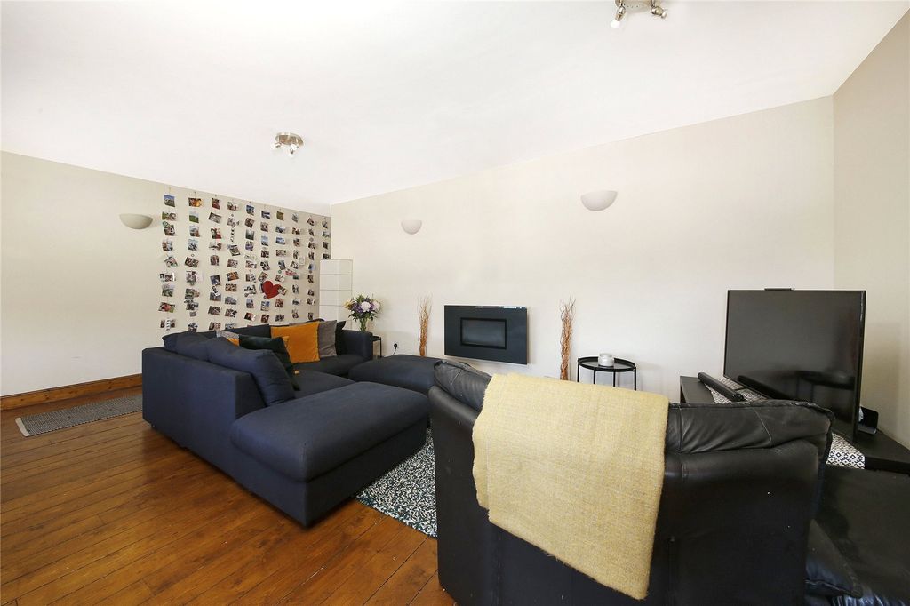 Property photo 3 of 7 Picture No. 31