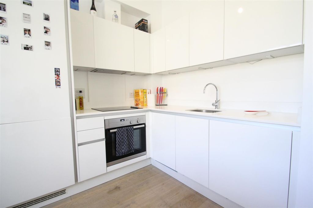 Property photo 2 of 9 Kitchen