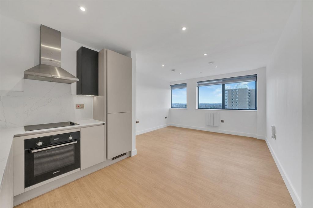 Property photo 3 of 11 Flat 507 -1.Jpg