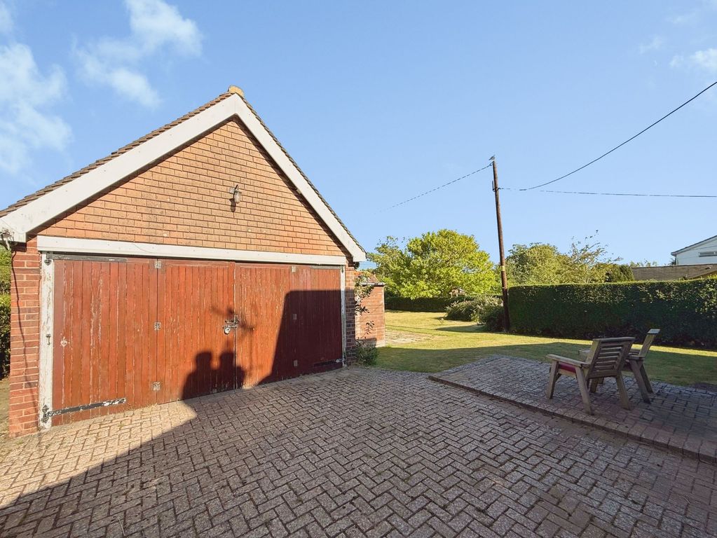 Property photo 2 of 17 Double Garage/Workshop