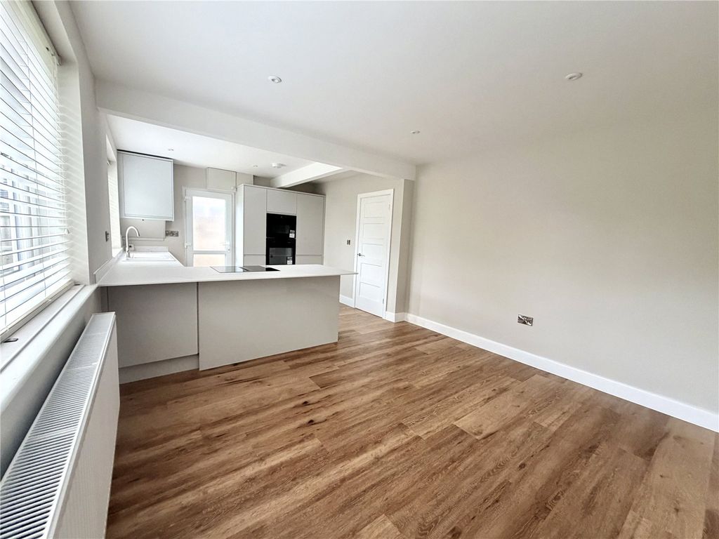 Property photo 3 of 11 Picture No. 16