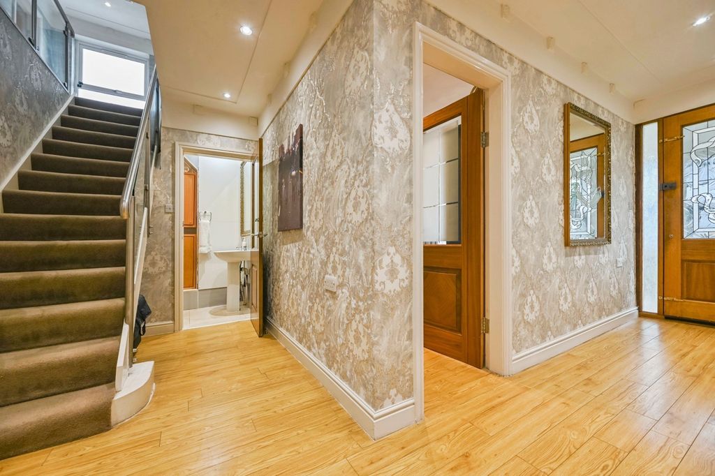 Property photo 2 of 29 Pbox-Img.Jpg