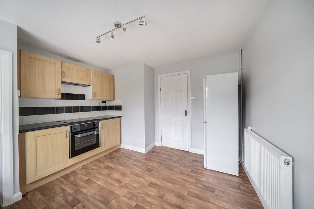 Property photo 3 of 19 1376928-2-690B444...