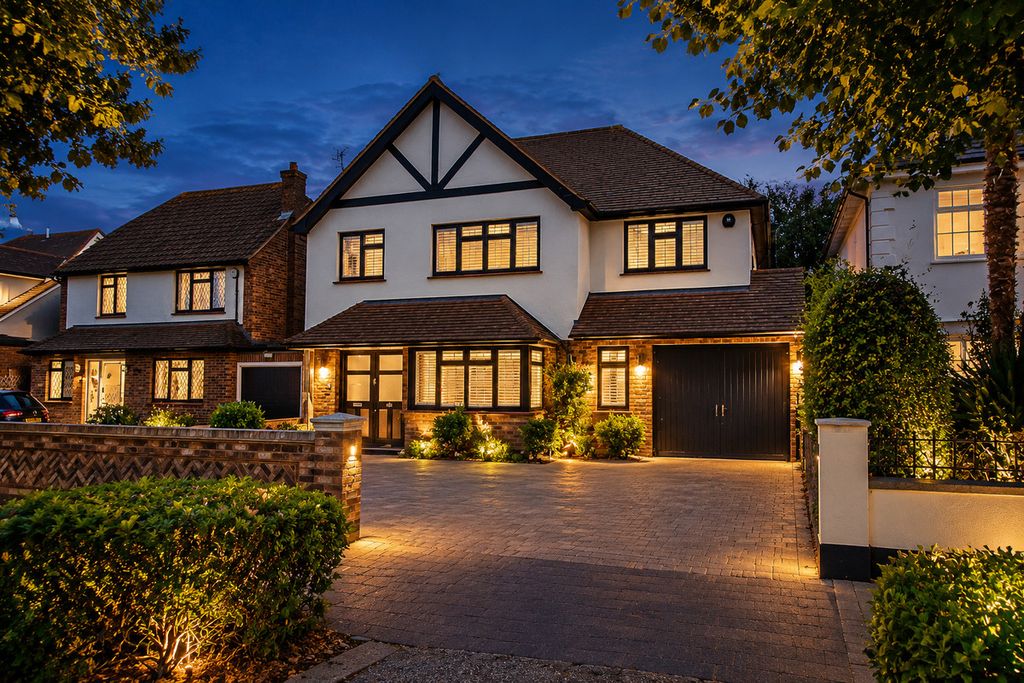 Property photo 2 of 50