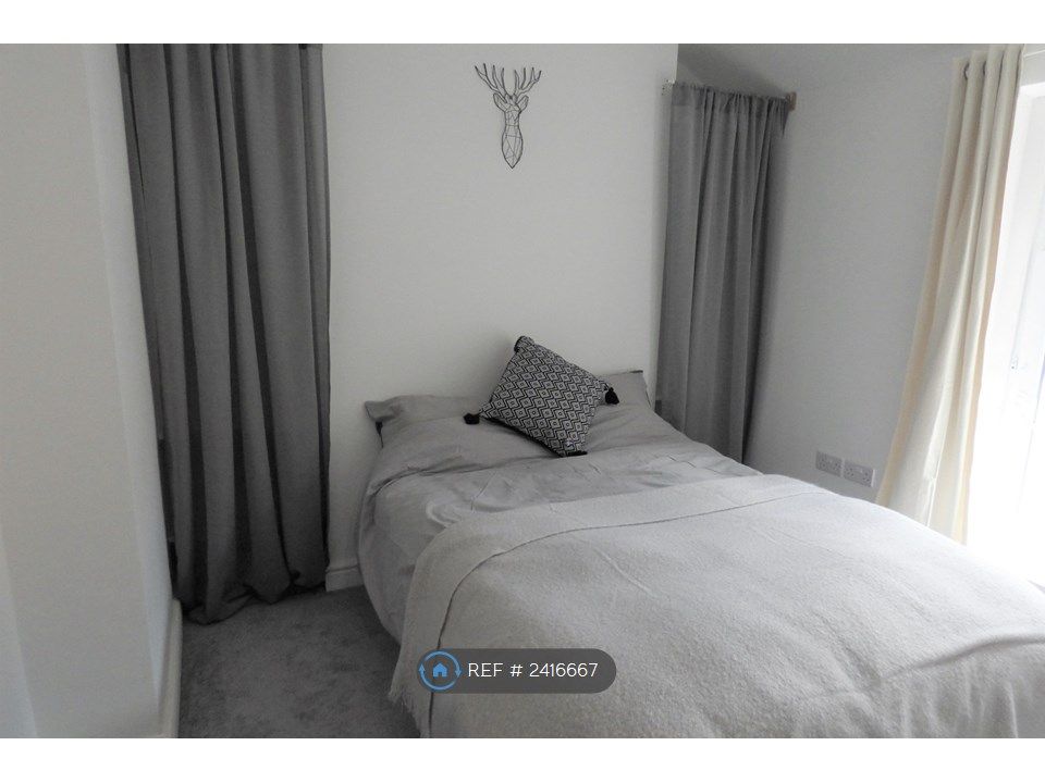 Property photo 1 of 11 Room 3