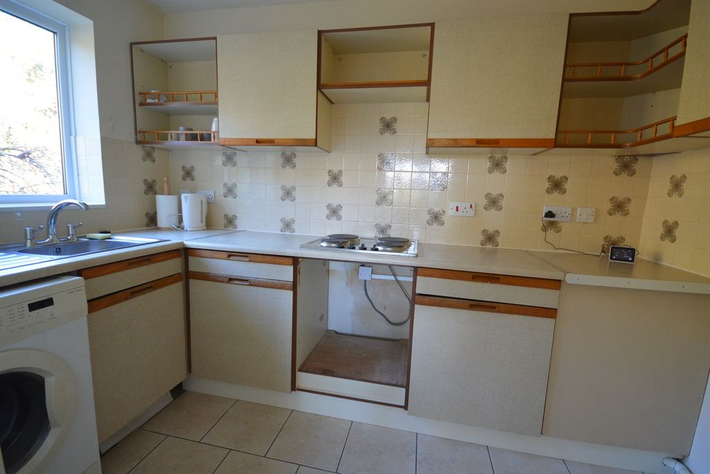 Property photo 3 of 6 Kitchen
