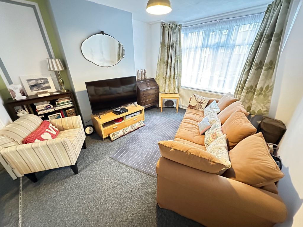 Property photo 2 of 8 4615941