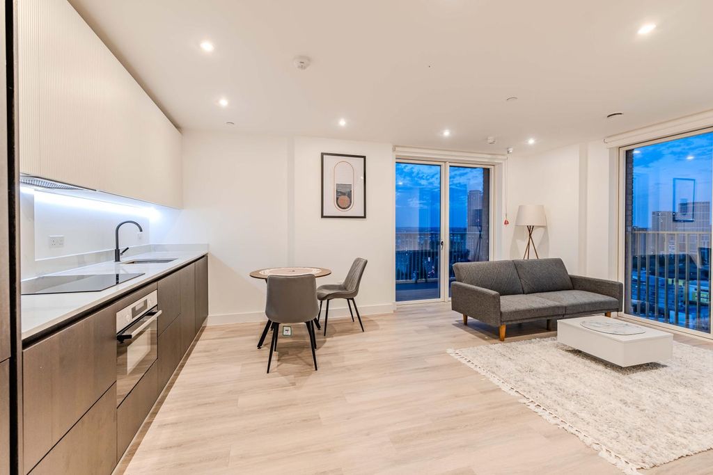 Property photo 1 of 7 1 Bed Flat To Rent Heartwood Blvd, Acton W3