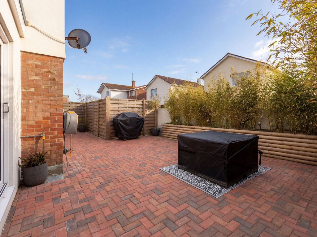 Property photo 3 of 32