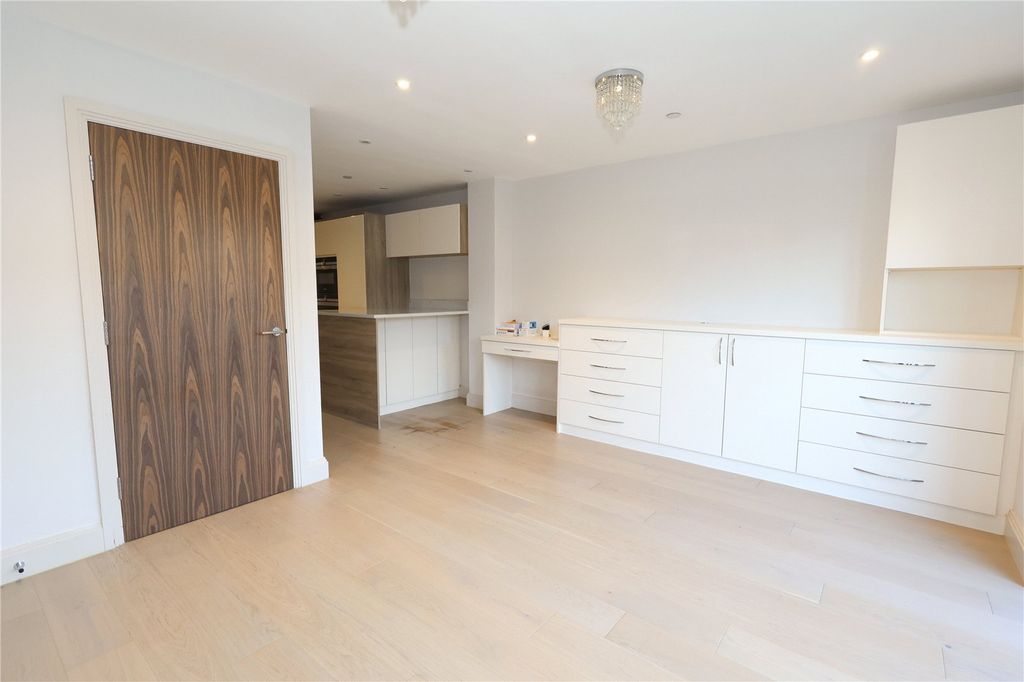 Property photo 3 of 15 Picture No. 06