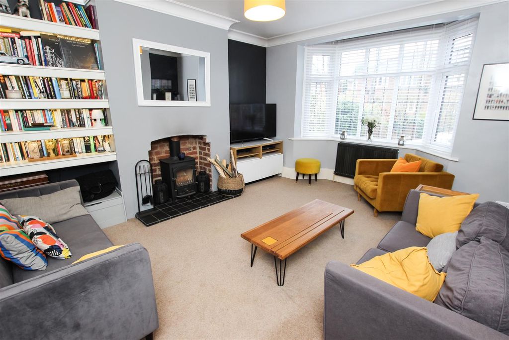 Property photo 2 of 35 Lounge