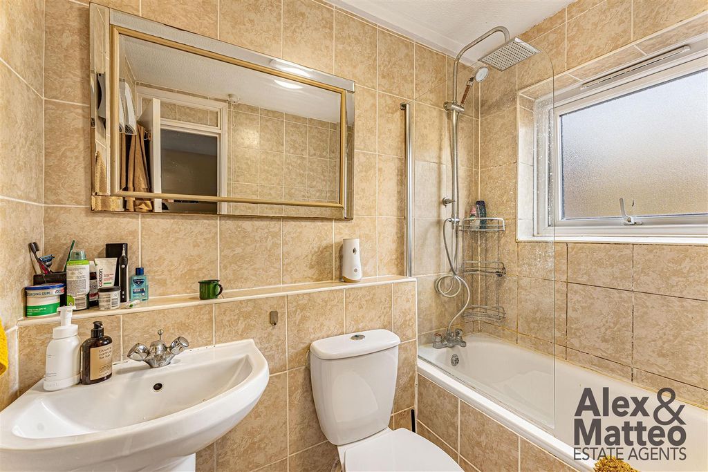 Property photo 1 of 14 Farrow Place