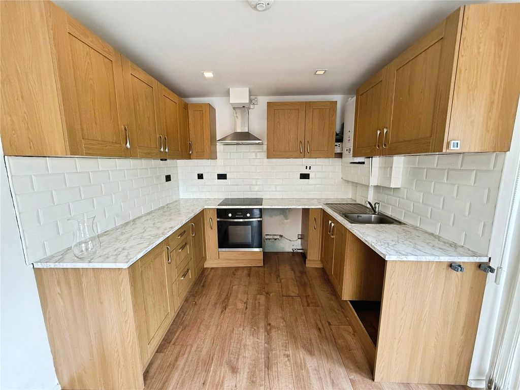 Property photo 3 of 14 Kitchen