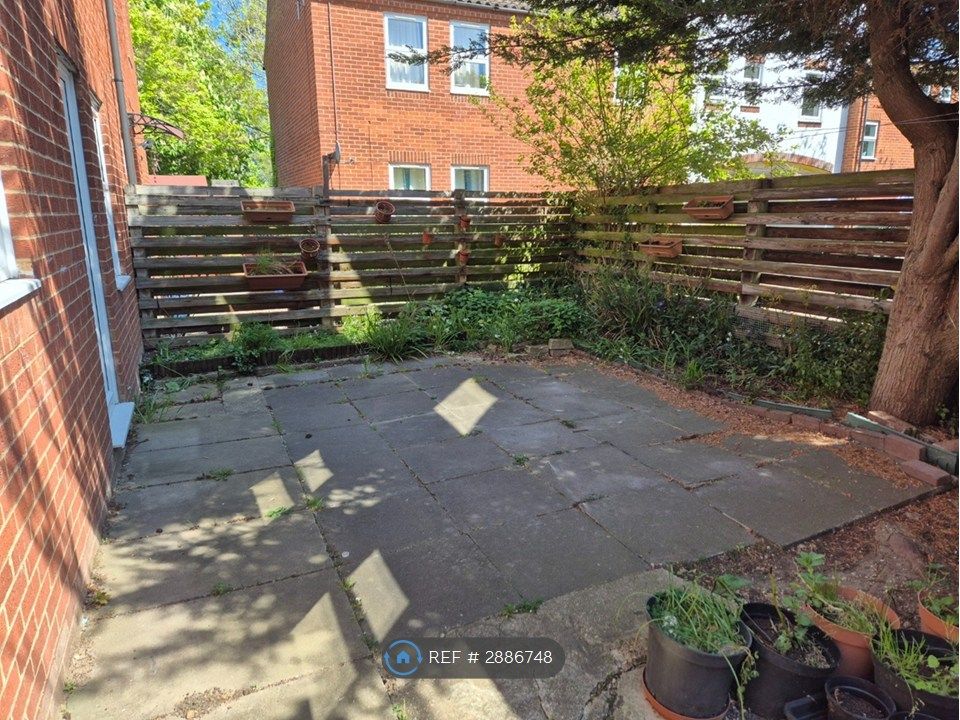 Property photo 2 of 16 Courtyard Garden