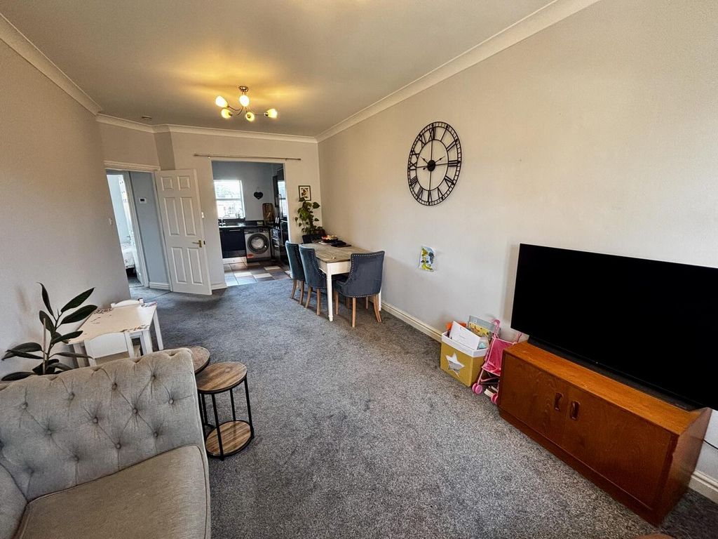 Property photo 3 of 16 Living Room