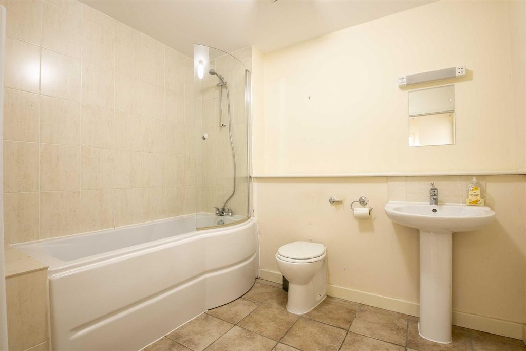 Property photo 3 of 8
