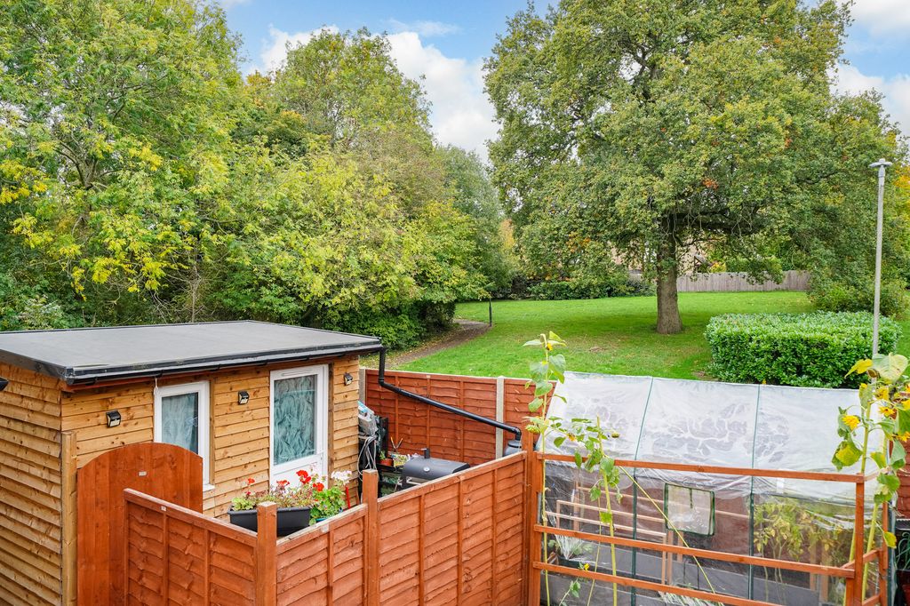 Property photo 3 of 10 24-The-Shrubbery-1020