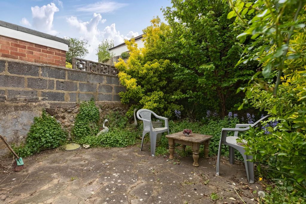 Property photo 3 of 15 Cowper St_12.Jpg