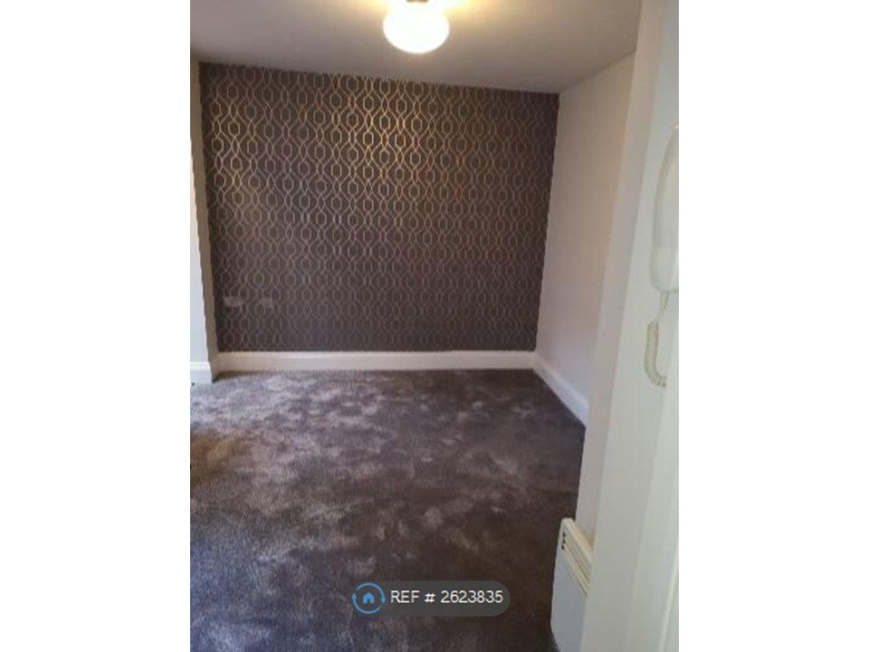 Property photo 1 of 7 Living Room